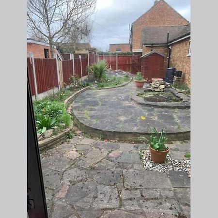 5 Bedroom House With Outdoor Space Upminster Exterior foto